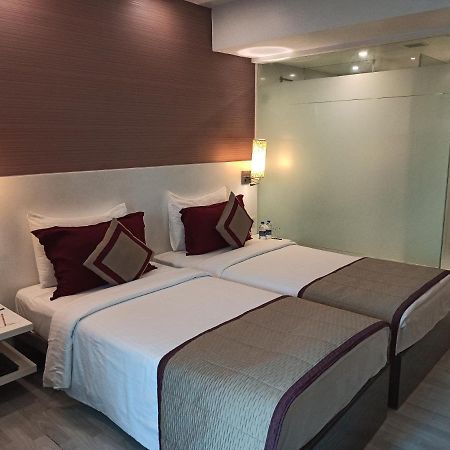 มาเจสติคคอร์ตซาโรวาปอร์ติโก Hotel นาวีมุมไบ ภายนอก รูปภาพ