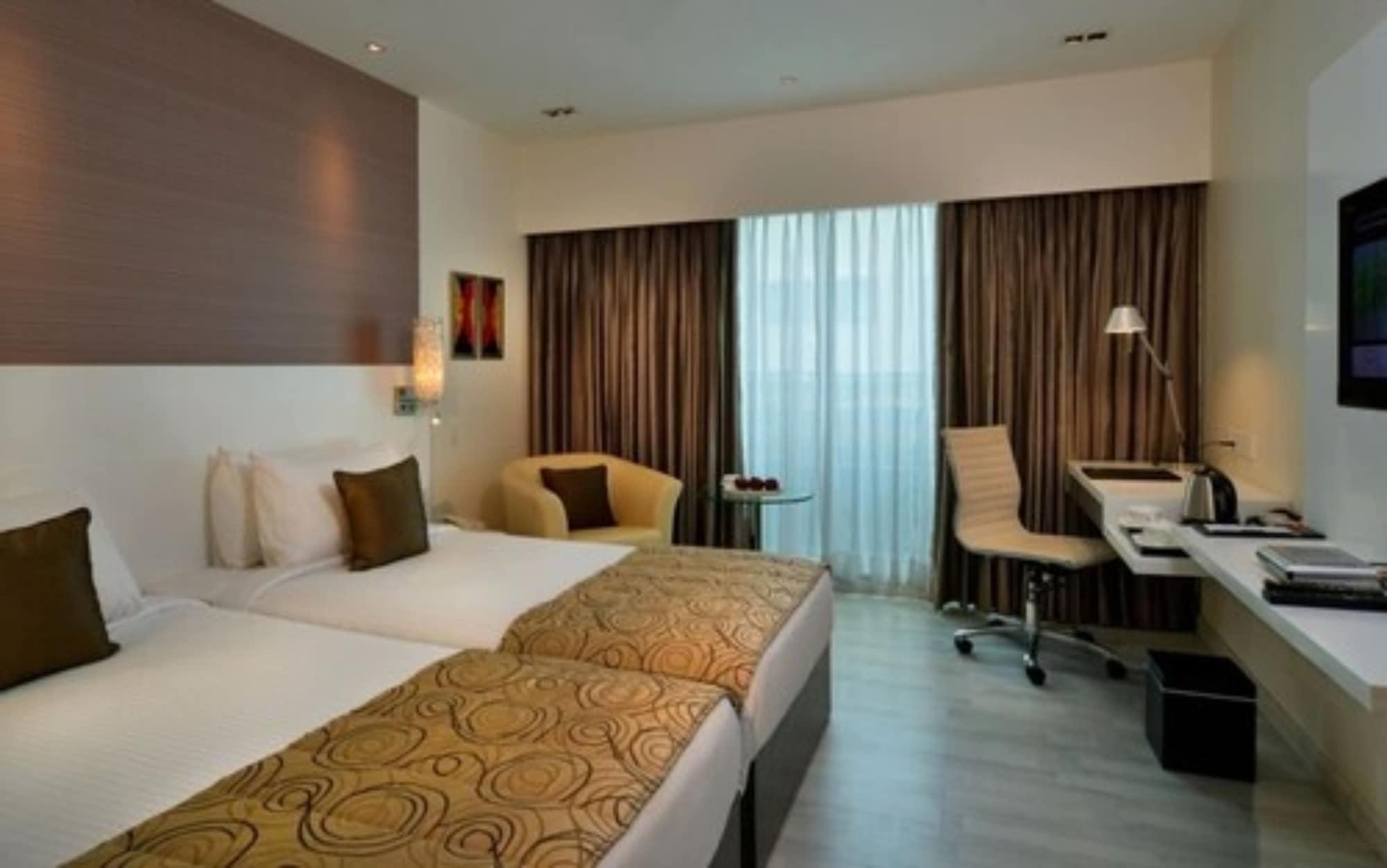 มาเจสติคคอร์ตซาโรวาปอร์ติโก Hotel นาวีมุมไบ ภายนอก รูปภาพ