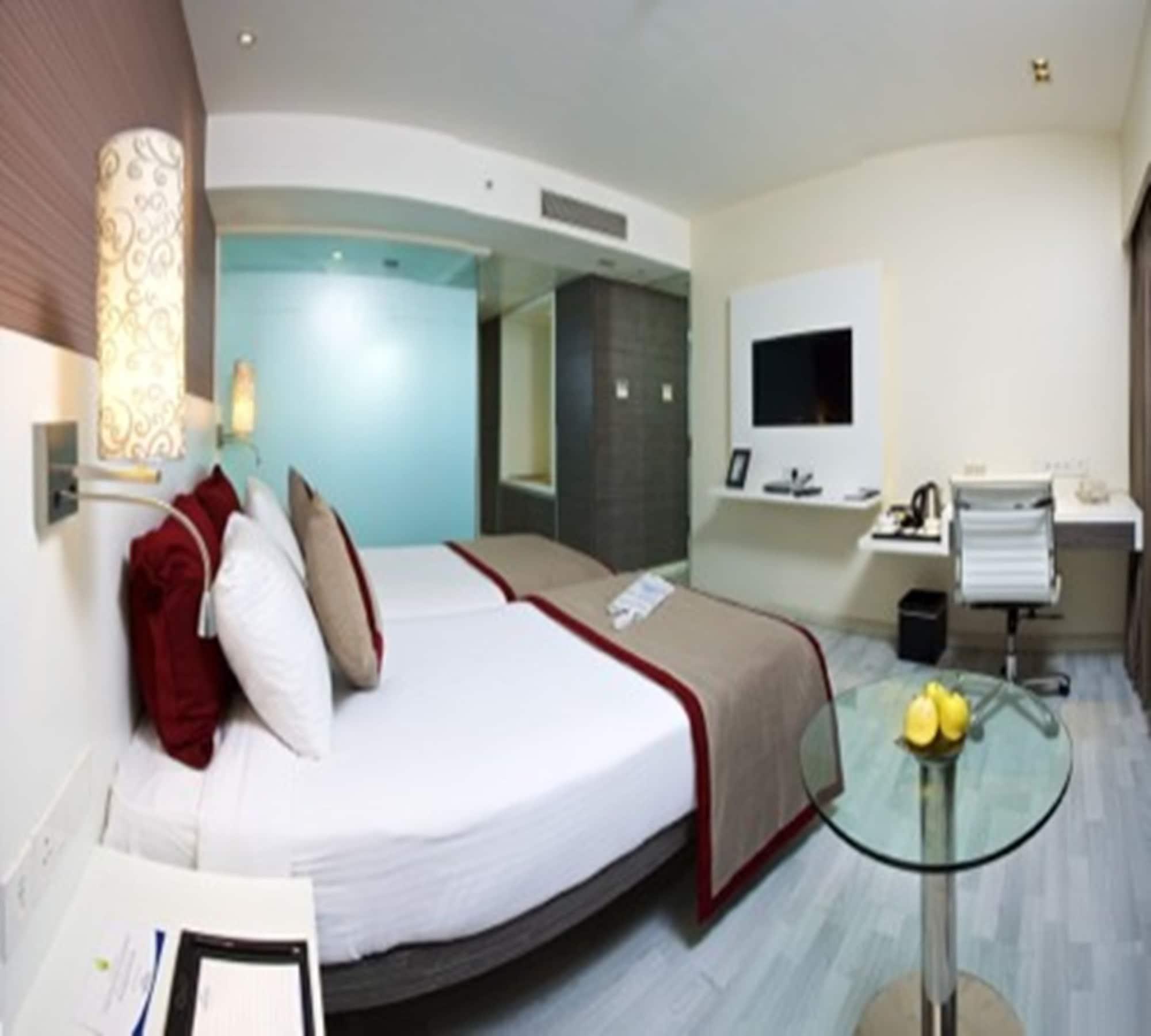 มาเจสติคคอร์ตซาโรวาปอร์ติโก Hotel นาวีมุมไบ ภายนอก รูปภาพ