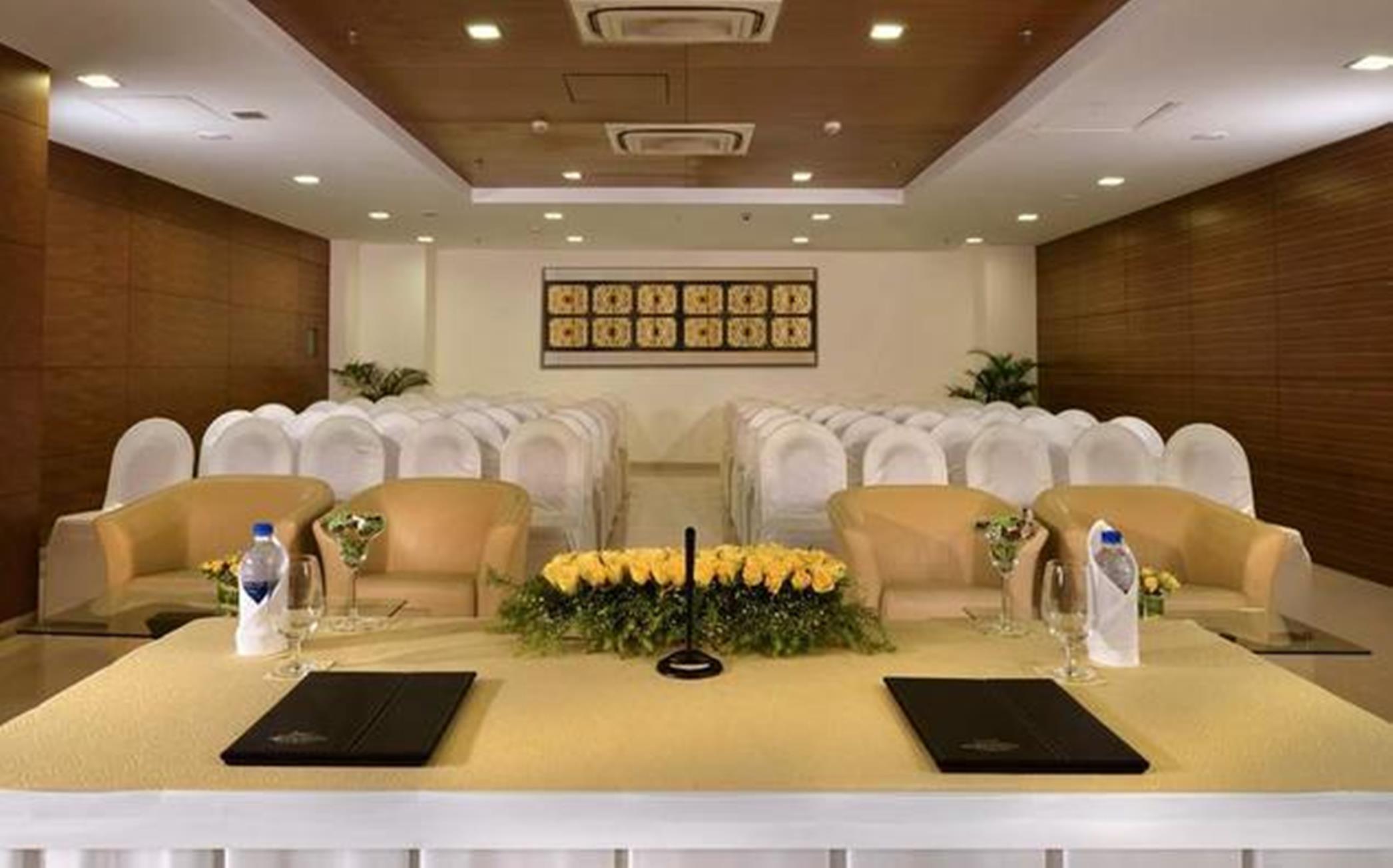 มาเจสติคคอร์ตซาโรวาปอร์ติโก Hotel นาวีมุมไบ ภายนอก รูปภาพ
