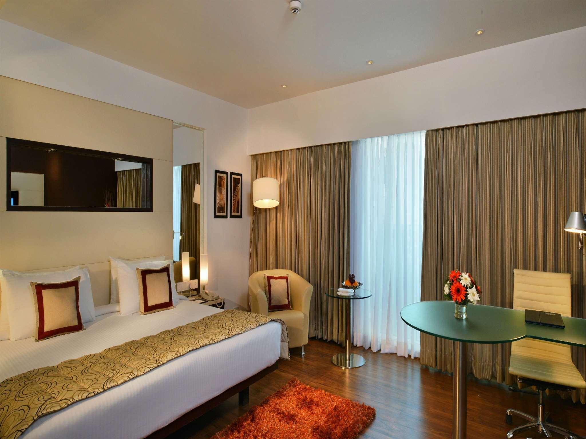 มาเจสติคคอร์ตซาโรวาปอร์ติโก Hotel นาวีมุมไบ ภายนอก รูปภาพ