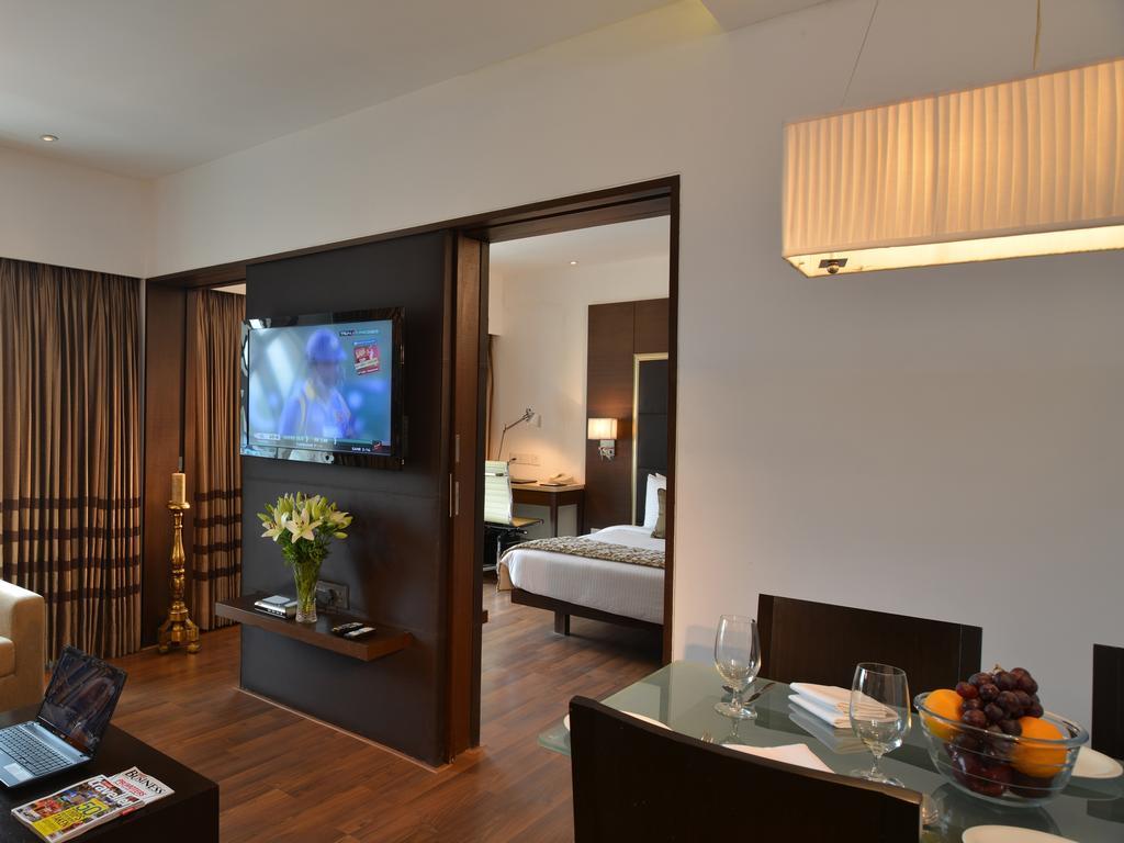 มาเจสติคคอร์ตซาโรวาปอร์ติโก Hotel นาวีมุมไบ ภายนอก รูปภาพ