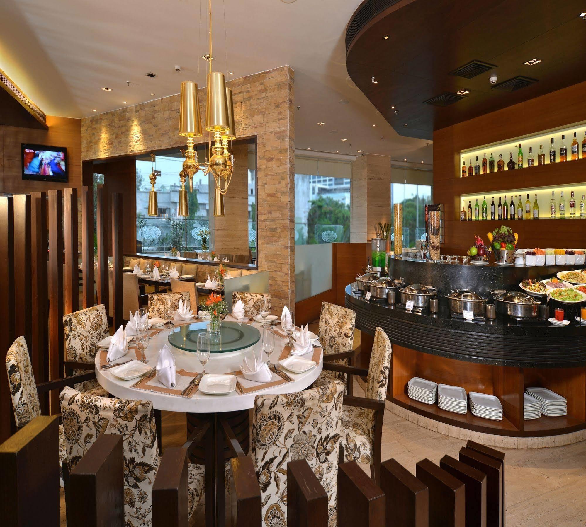 มาเจสติคคอร์ตซาโรวาปอร์ติโก Hotel นาวีมุมไบ ภายนอก รูปภาพ