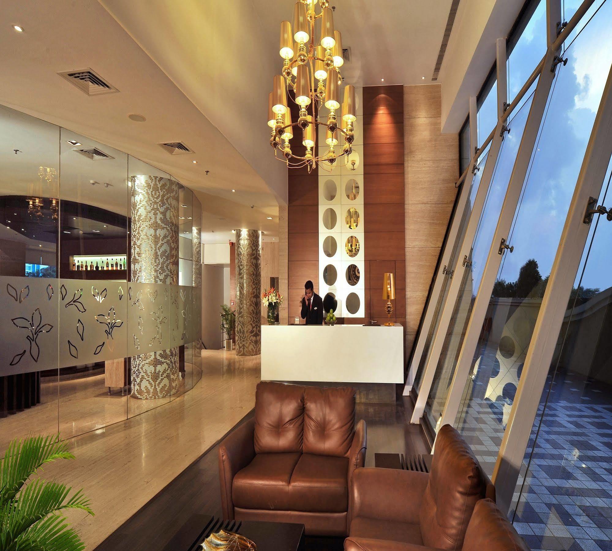 มาเจสติคคอร์ตซาโรวาปอร์ติโก Hotel นาวีมุมไบ ภายนอก รูปภาพ