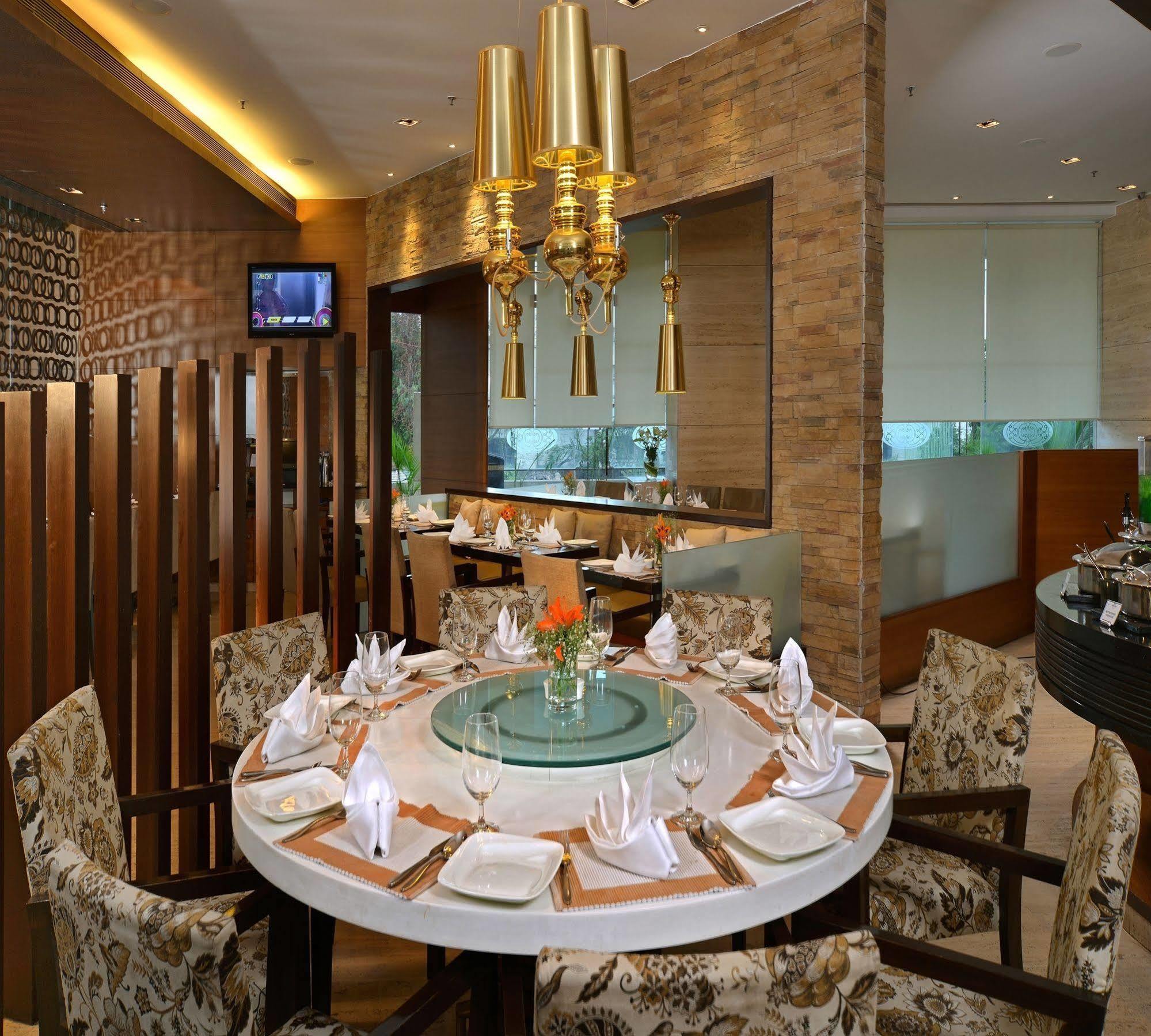 มาเจสติคคอร์ตซาโรวาปอร์ติโก Hotel นาวีมุมไบ ภายนอก รูปภาพ