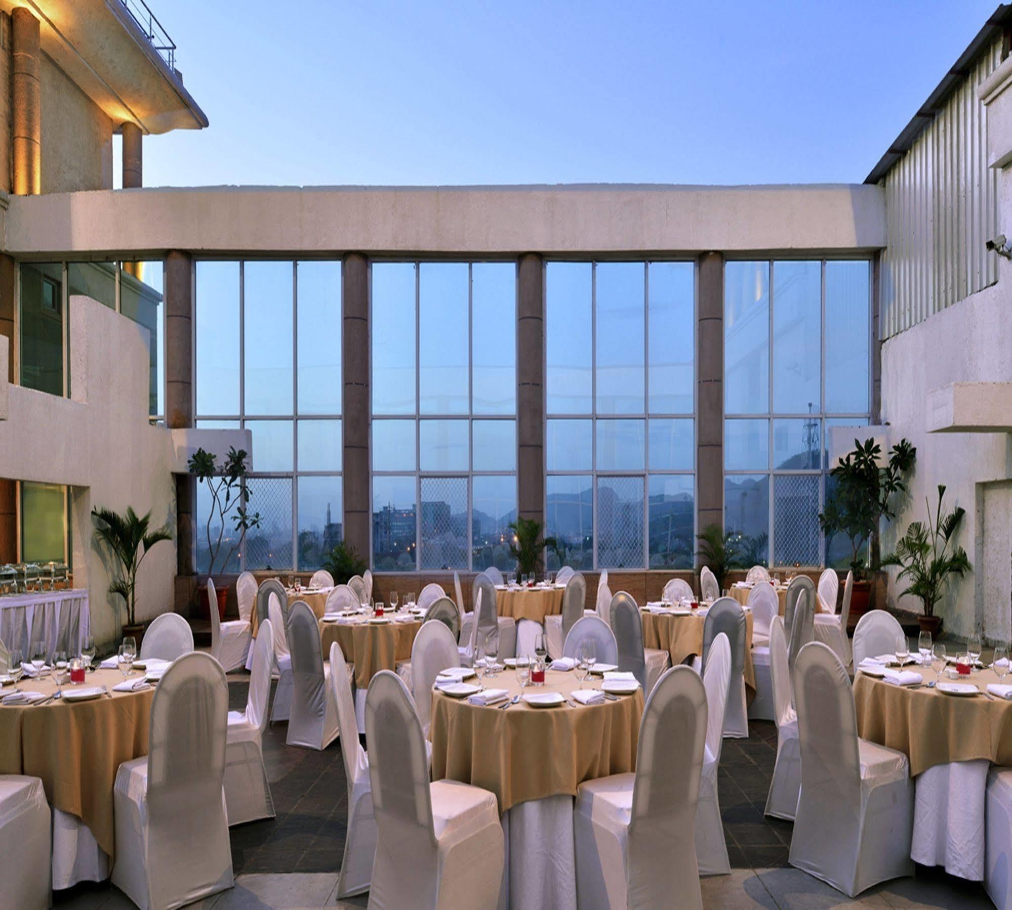 มาเจสติคคอร์ตซาโรวาปอร์ติโก Hotel นาวีมุมไบ ภายนอก รูปภาพ