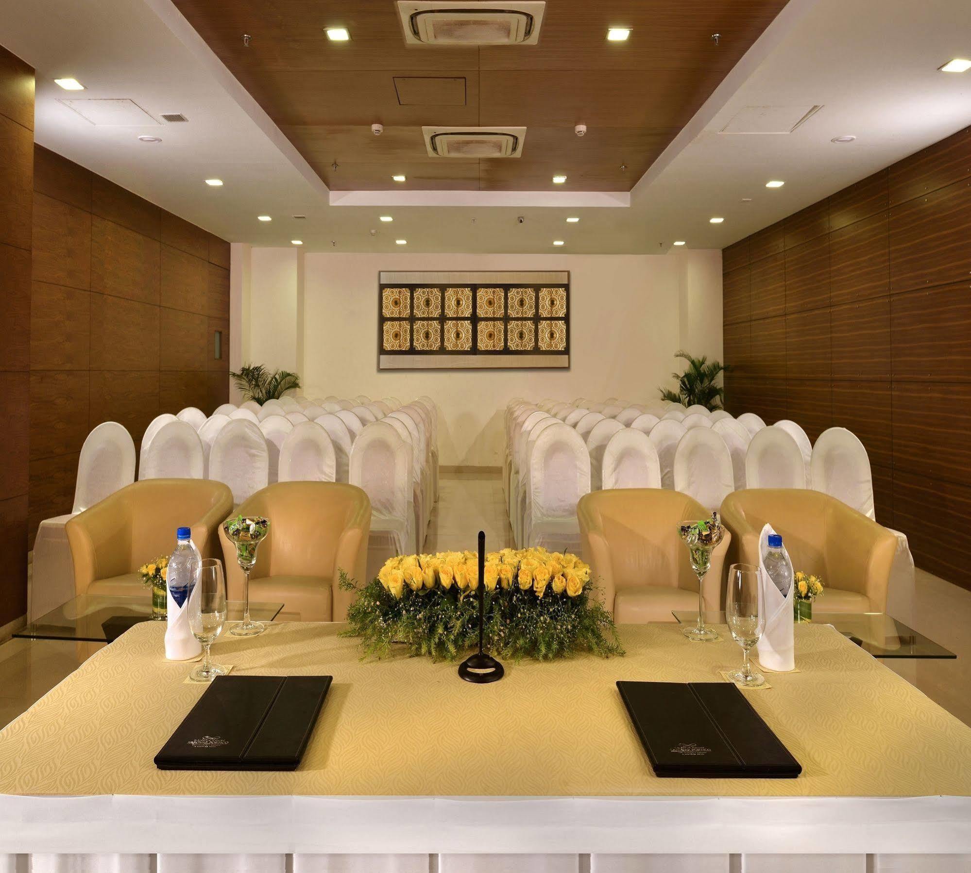 มาเจสติคคอร์ตซาโรวาปอร์ติโก Hotel นาวีมุมไบ ภายนอก รูปภาพ
