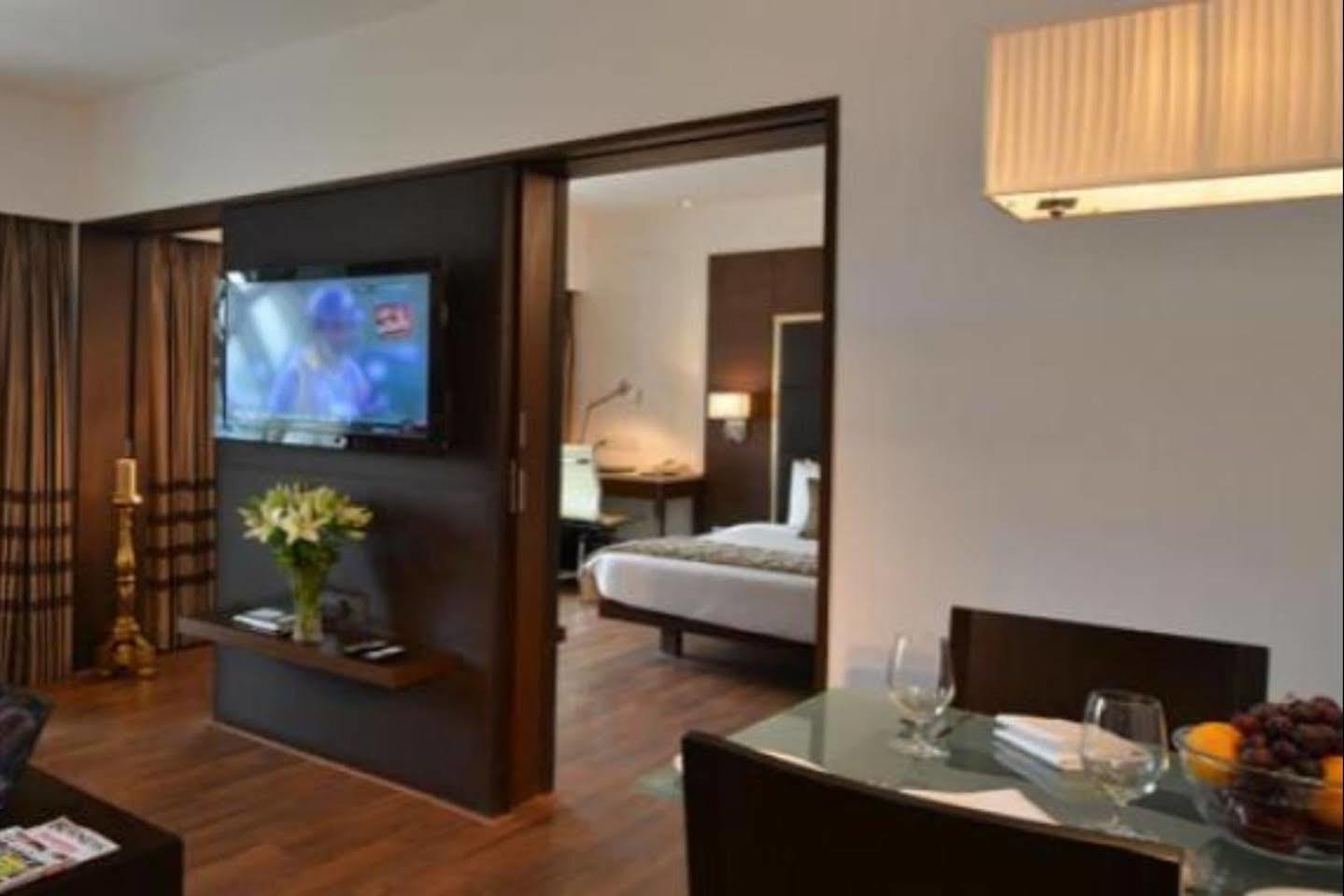 มาเจสติคคอร์ตซาโรวาปอร์ติโก Hotel นาวีมุมไบ ภายนอก รูปภาพ