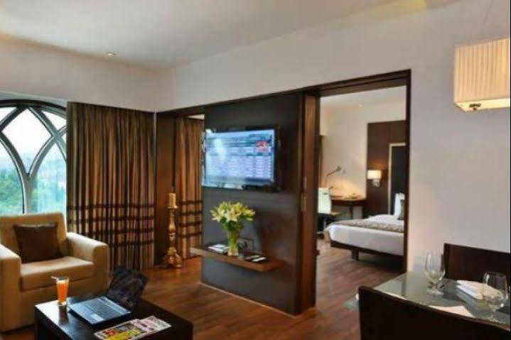 มาเจสติคคอร์ตซาโรวาปอร์ติโก Hotel นาวีมุมไบ ภายนอก รูปภาพ