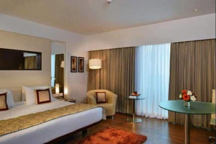 มาเจสติคคอร์ตซาโรวาปอร์ติโก Hotel นาวีมุมไบ ภายนอก รูปภาพ