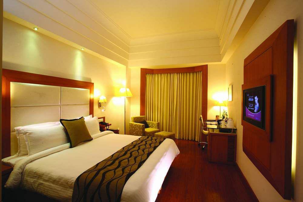 มาเจสติคคอร์ตซาโรวาปอร์ติโก Hotel นาวีมุมไบ ภายนอก รูปภาพ